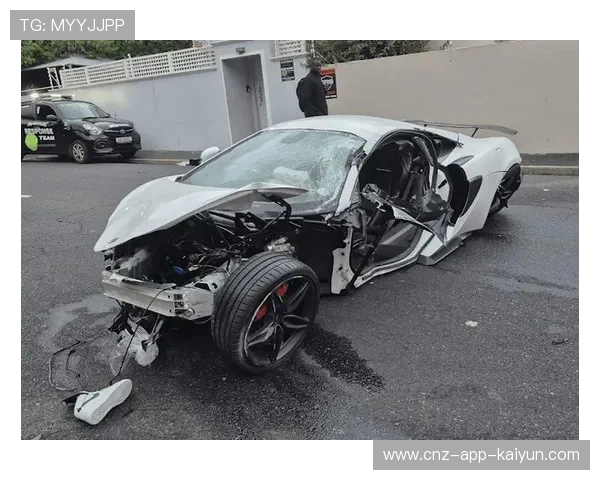 某运动员豪车撞坏:维修费吓死人 某运动员豪车撞坏:维修费吓死人