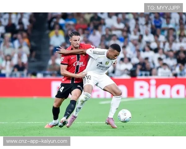 西甲皇马中场调度得当,锋线接连冲击对方防线