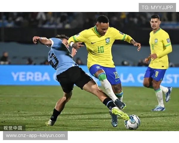 内马尔挑射打中横梁，点燃全场惊呼的瞬间