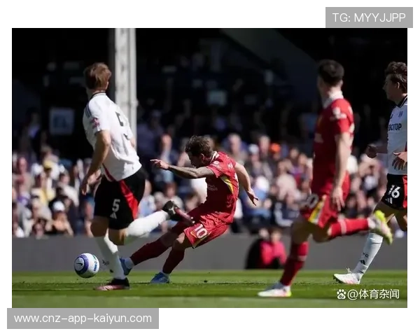 英超利物浦边线穿插多次奏效，门前混战取分